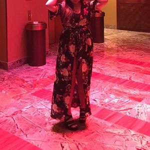 Daytrip floral romper dress. Size L.